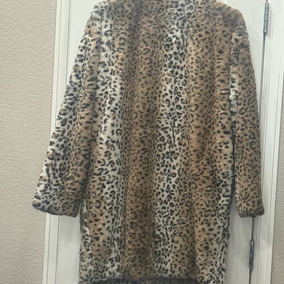 Pop Sugar Leopard fur coat . New with Tags . Size L - Picture 3 of 4